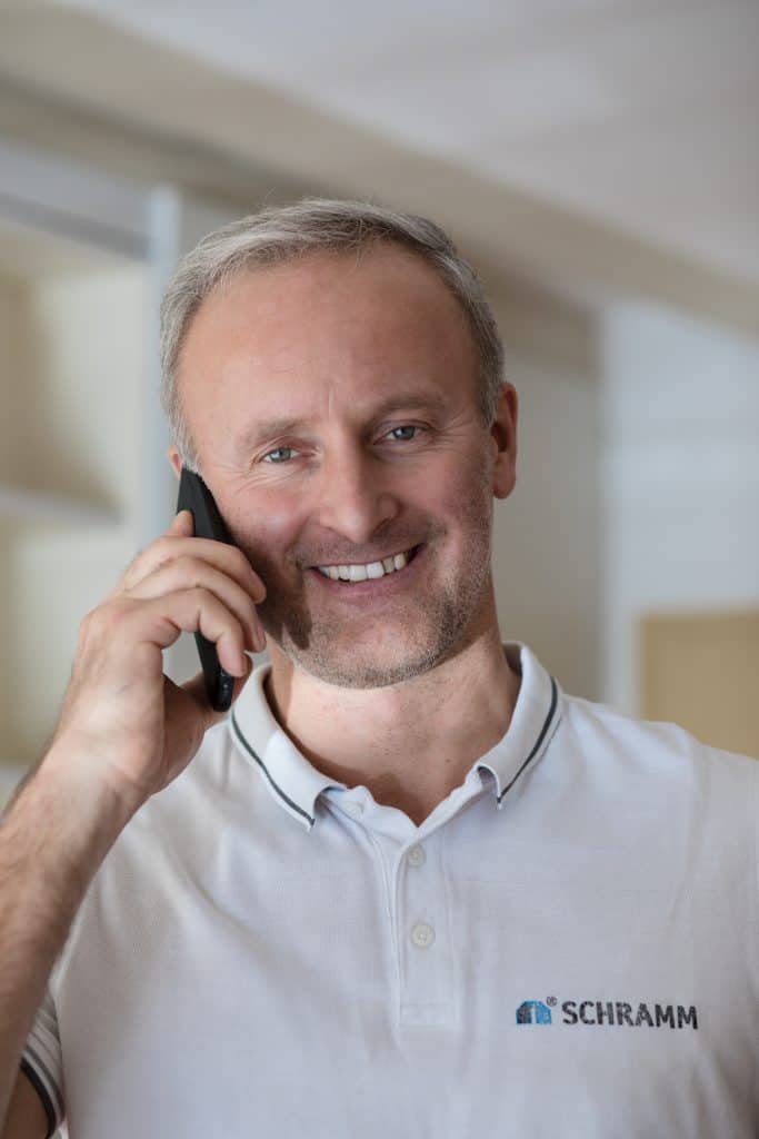 Ansprechpartner Elektrik am Telefon